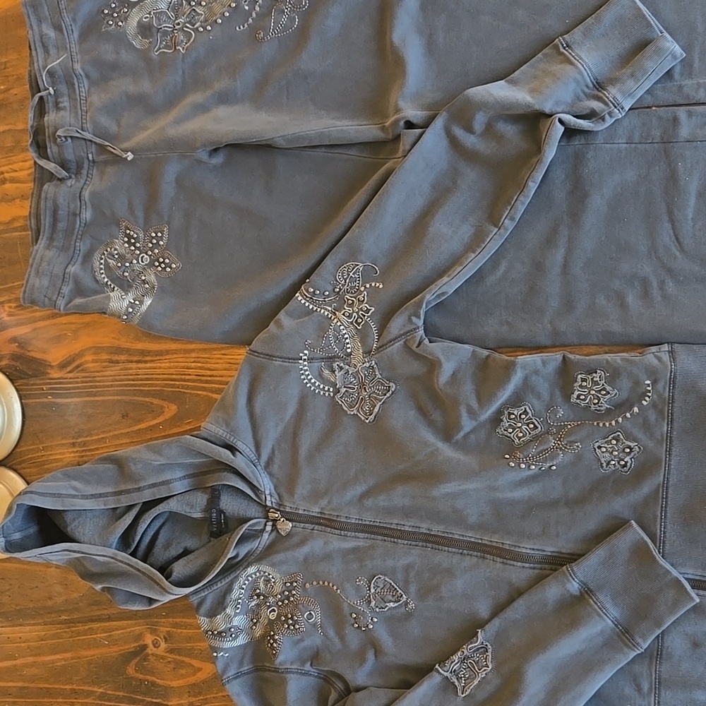 Vertigo Paris Blue Graphic Sweatshirt with Long Sleeves